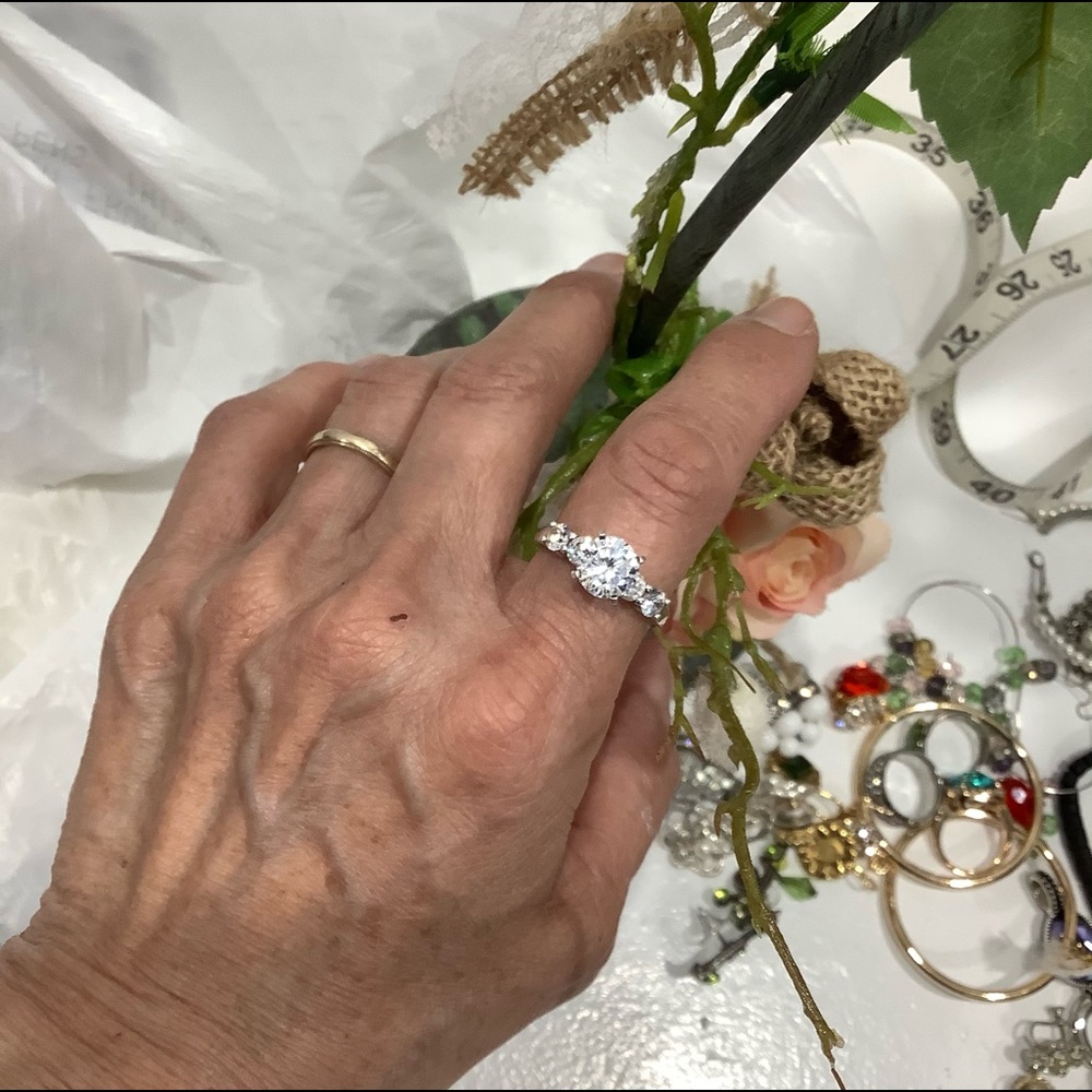 925 Sterling  CZ Ring 5 stones - Picture 16 of 17